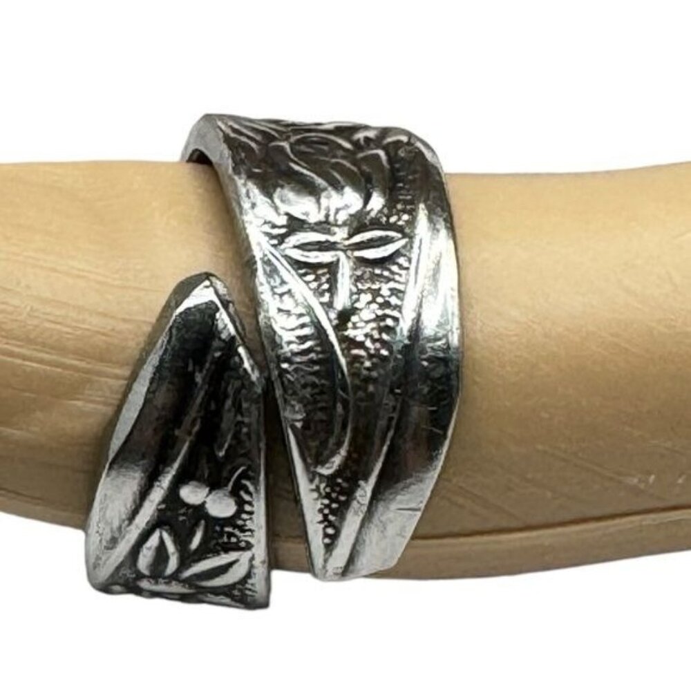 Floral Roses Artisan Ring - Upcycled Silverware - Japan National Stainless Sz 7 - Picture 4 of 15